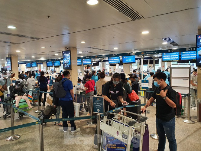 Hàng không và đường sắt thất thu dịp Tết do ảnh hưởng của dịch COVID-19.