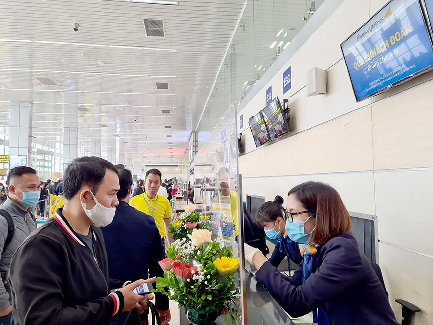 Khách có nhu cầu đi lại bằng đường hàng không đã có thể mua vé.