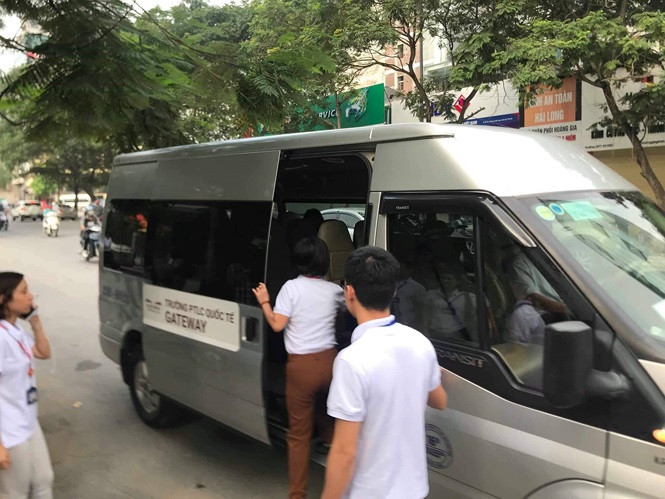 Xe đưa đón học sinh của trường GateWay.