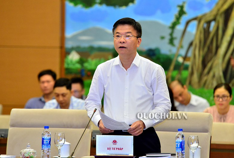 Bộ trưởng Bộ Tư pháp Lê Thành Long. Ảnh QH