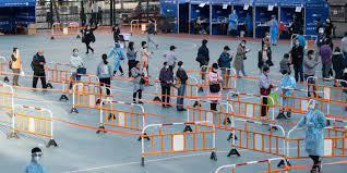 Người Mỹ xếp hàng xét nghiệm COVID-19