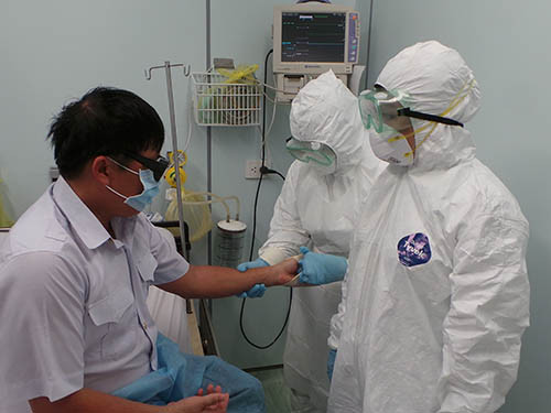 Diễn tập phòng chống dịch Ebola tại sân bay quốc tế Tân Sơn Nhất (TP Hồ Chí Minh). Ảnh: Internet