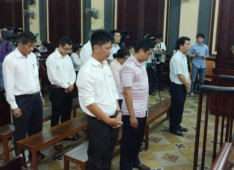 Các bị cáo trung vụ buôn thuốc chữa ung thư giả của VnPharma tại toà