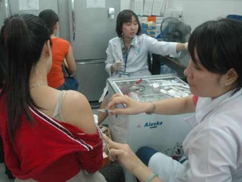 Phụ nữ có các triệu chứng, nguy cơ mắc UTCTC cần chủ động đi khám, xét nghiệm sớm để được chẩn đoán. Ảnh minh họa: Internet