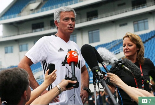 HLV Mourinho 'nổi điên' với chuyến du đấu ở Bắc Kinh