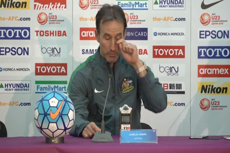 LV Aurelio Vidmar của U23 Australia.