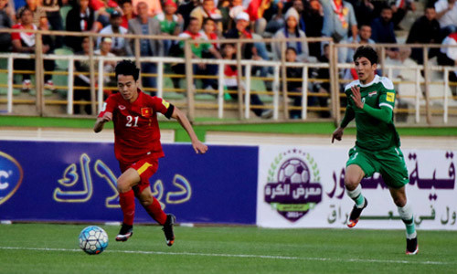 Văn Toàn trong trận đấu với Iraq. Ảnh: VFF