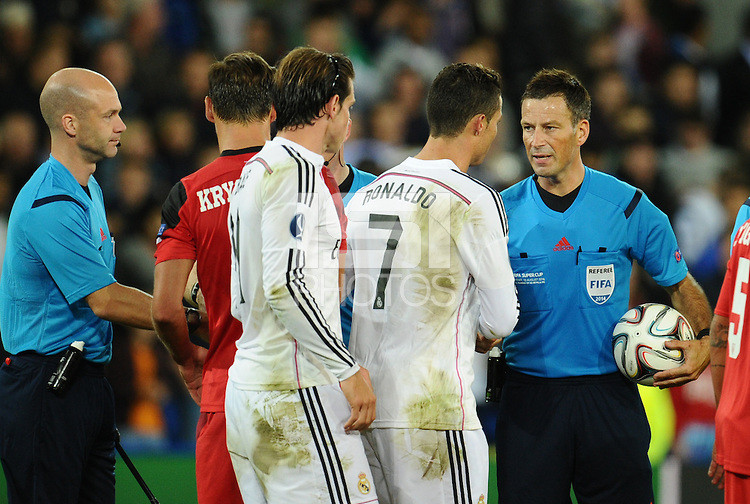 Trọng tài Clattenburg vốn có thiện cảm với Ronaldo.