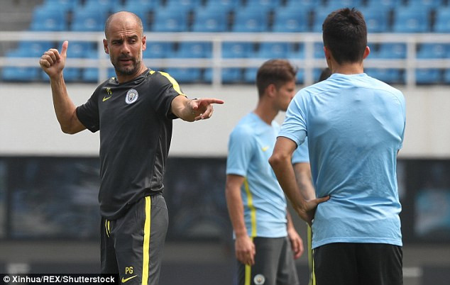 HLV Guardiola thiết quân luật chuyện ăn uống.