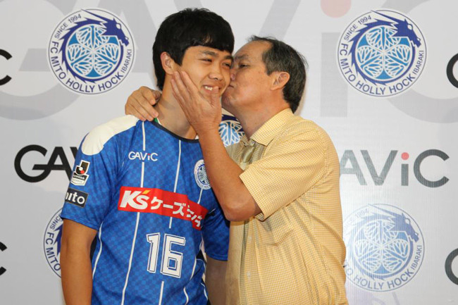 Bầu Đức sẽ để Công Phượng ở lại Nhật Bản thi đấu thêm 1 năm nữa?