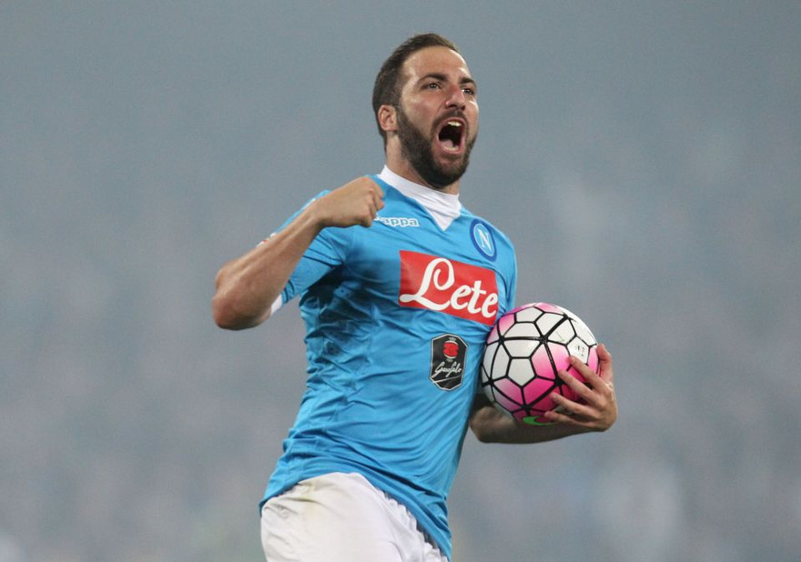 Higuain sẽ nhận lương 800.000 bảng/tuần nếu tới Trung Quốc thi đấu.