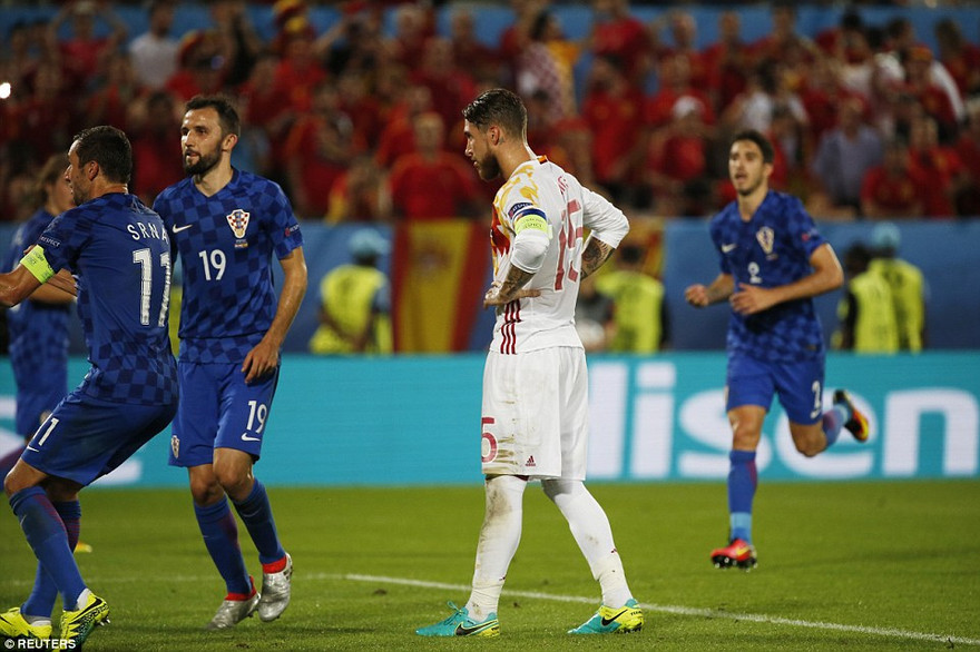 Ramos thất vọng khi sút hỏng quả penalty.