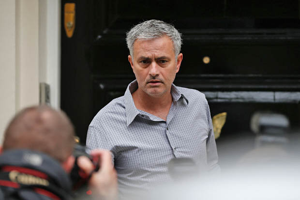 Mourinho kiếm bộn tiền nếu giúp M.U giành những danh hiệu