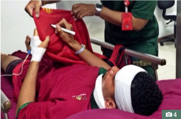 Chris Smalling nhập viện trong tình trạng đa chấn thương.