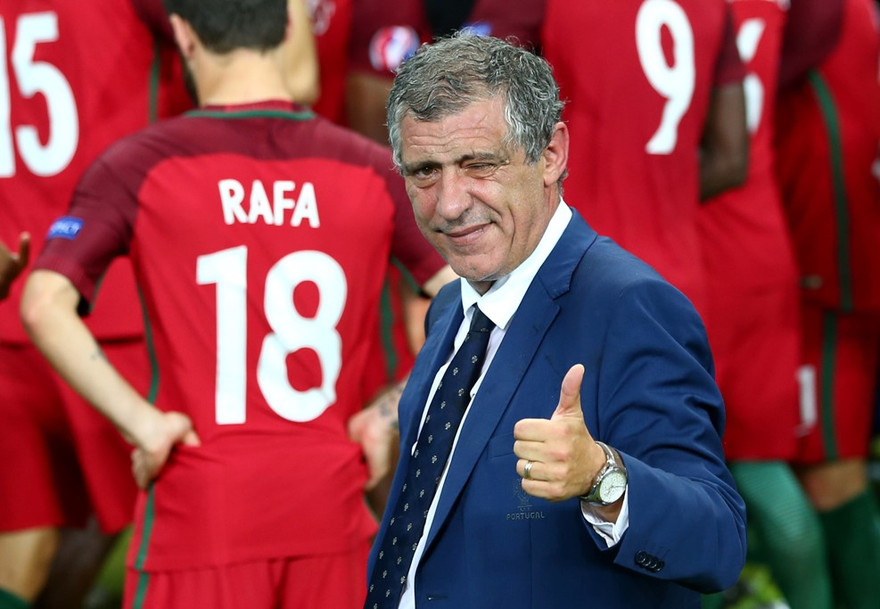 HLV Fernando Santos hết lời ca ngợi các học trò sau chiến thắng lịch sử.
