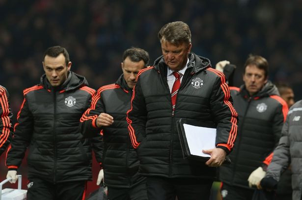 Dưới thời Van Gaal, giá trị của M.U giảm gần 1 tỷ USD.