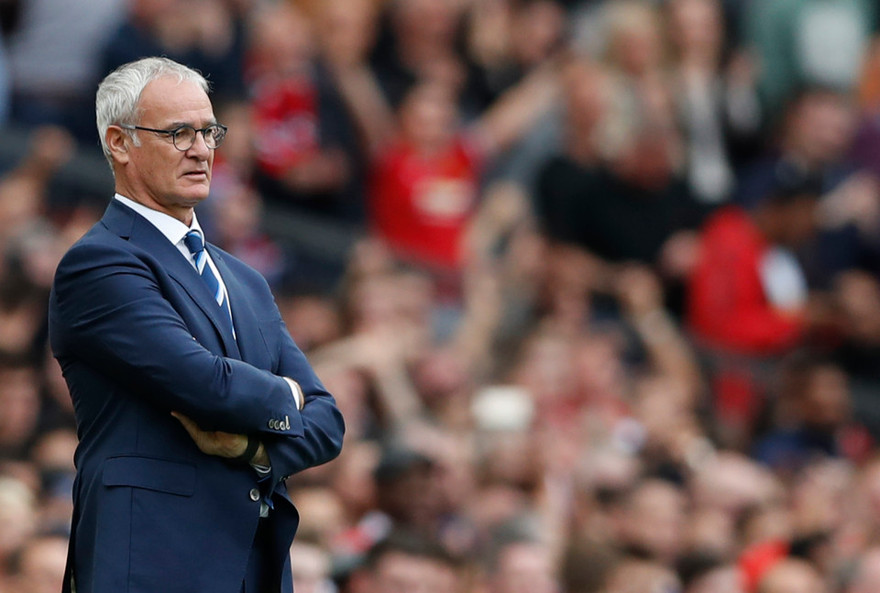 HLV Ranieri bị các CĐV nhà chỉ trích.