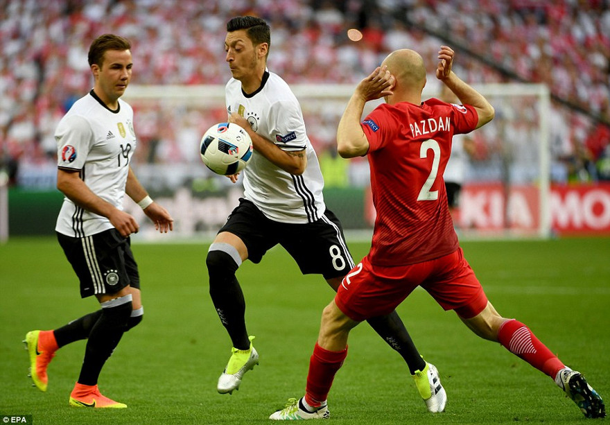 Đức chia điểm nhạt nhòa với Ba Lan.