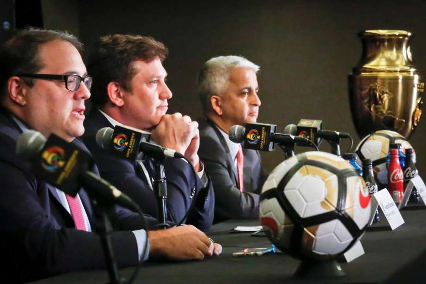 Họp bàn kế hoạch đội vô địch Copa America đấu đội vô địch EURO.