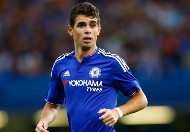 Oscar bị HLV Conte loại thẳng tay.