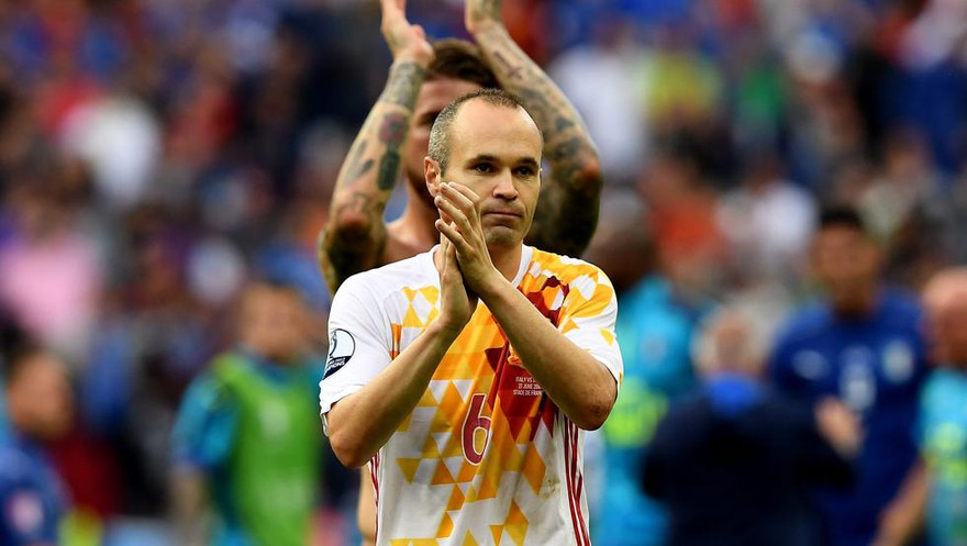 Iniesta thất vọng khi Tây Ban Nha để thua Italia.