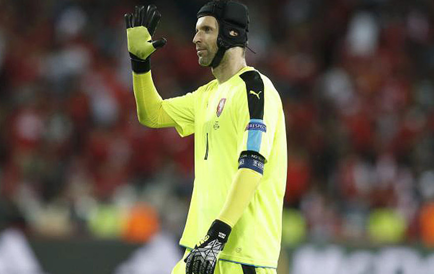 Petr Cech tính giã từ ĐT CH Czech.