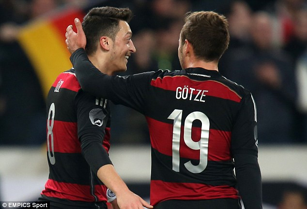 Ozil muốn Gotze sang Anh thi đấu.