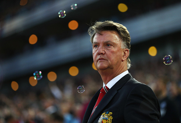 HLV Van Gaal thất vọng khi M.U thua ngược West Ham.
