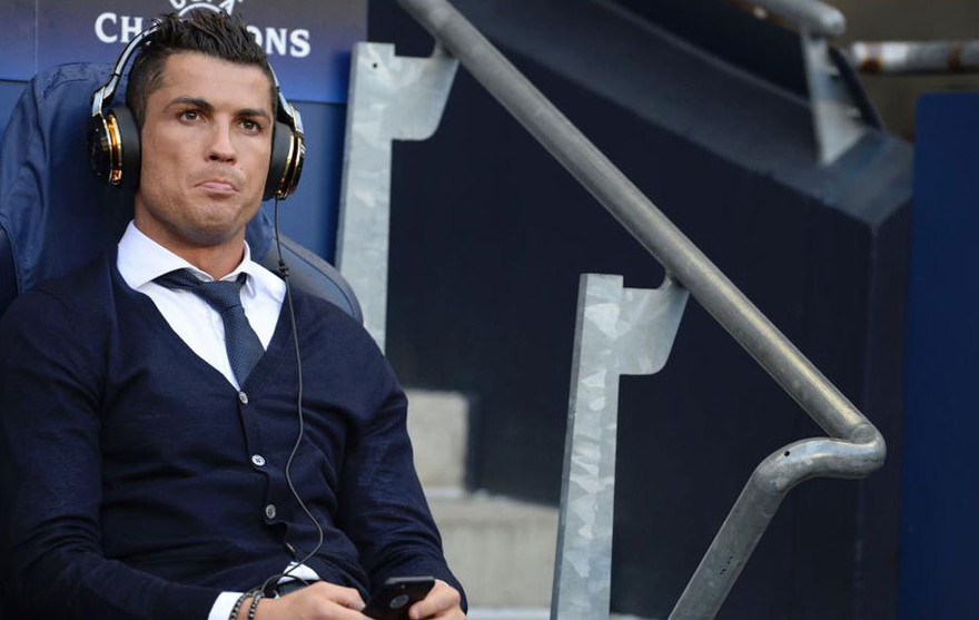 Cristiano Ronaldo chấn thương và không thể thi đấu.