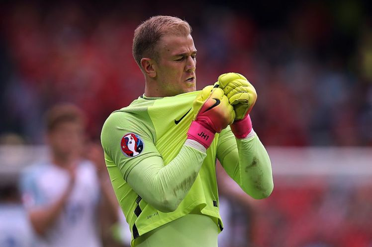 Joe Hart một lần nữa mắc sai lầm khiến tuyển Anh phải trả giá.