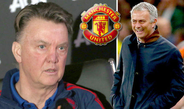 Van Gaal cho rằng Mourinho đã "đâm sau lưng" mình.