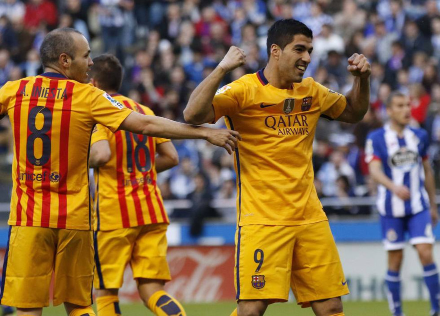 Suarez lập "cú pker" vào lưới Deportivo.