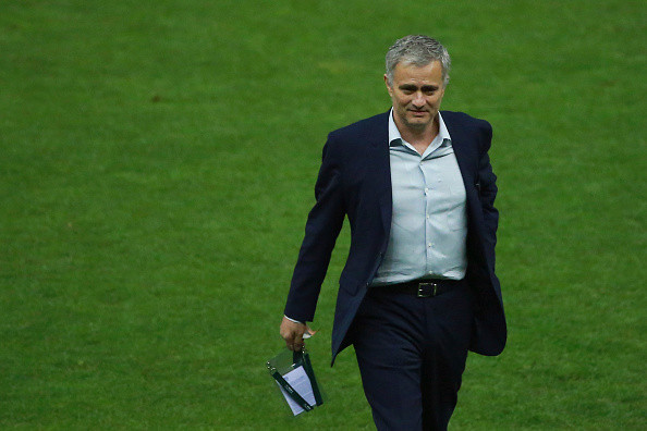 HLV Mourinho lại gây sức ép lên M.U.