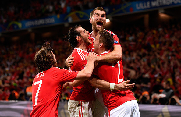 Niềm vui của các cầu thủ xứ Wales.