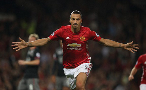 Ibrahimovic tỏa sáng rực rỡ trong màu áo M.U.