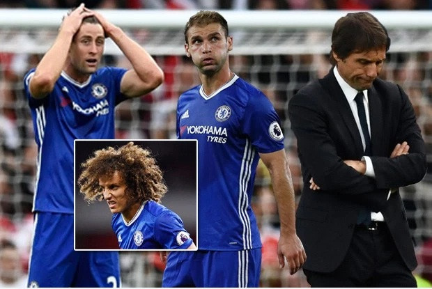 Gary Cahill, Branislav Ivanovic và David Luiz gây thất vọng ở trận đấu với Arsenal.