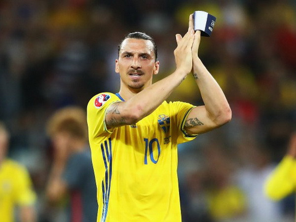 Ibrahimovic sắp cập bến Old Trafford.