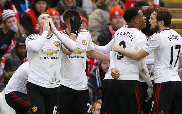 Các cầu thủ M.U đã tranh cãi trong giờ nghỉ trận đấu với Liverpool.