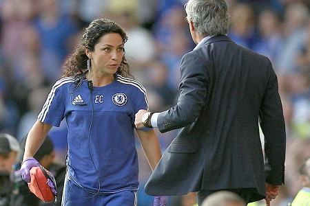 Nữ bác sĩ Carneiro quyết lôi Mourinho ra tòa.