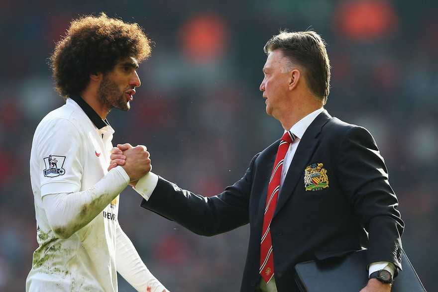 Van Gaal ra sức bảo vệ trò cưng Fellaini.