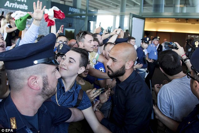 Ngay sau khi thất bại trước đội tuyển Đức ở tứ kết Euro 2016, đội tuyển Italy đã ngay lập tức rời nước Pháp để trở về quê nhà.