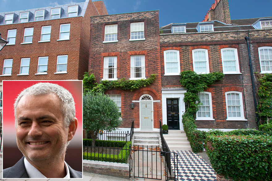 Mourinho tìm nhà ở Manchester.