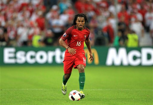 Renato Sanches bị nghi gian lận tuổi.