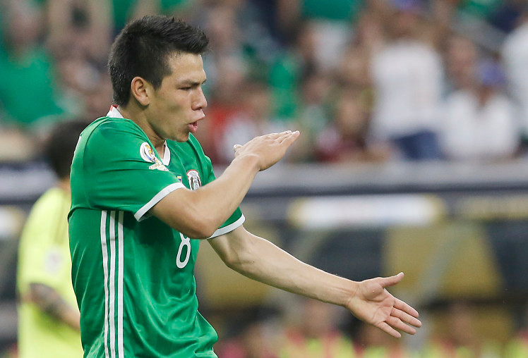 Hirving Lozano trong màu áo Mexico.