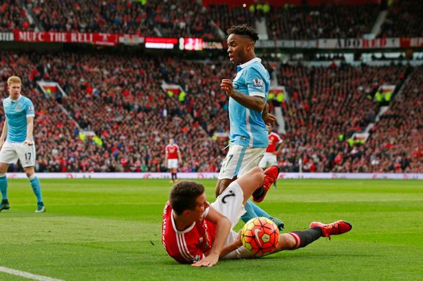 M.U thuê diễn viên xiếc về dạy cầu thủ ngã để tránh chấn thương.