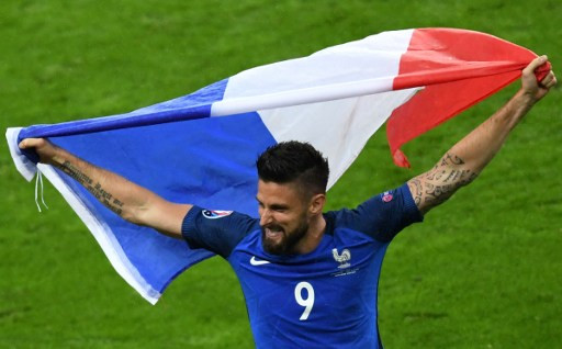 Tiền đạo Giroud lập cú đúp trong trận thắng 5-2 của Pháp sáng nay.