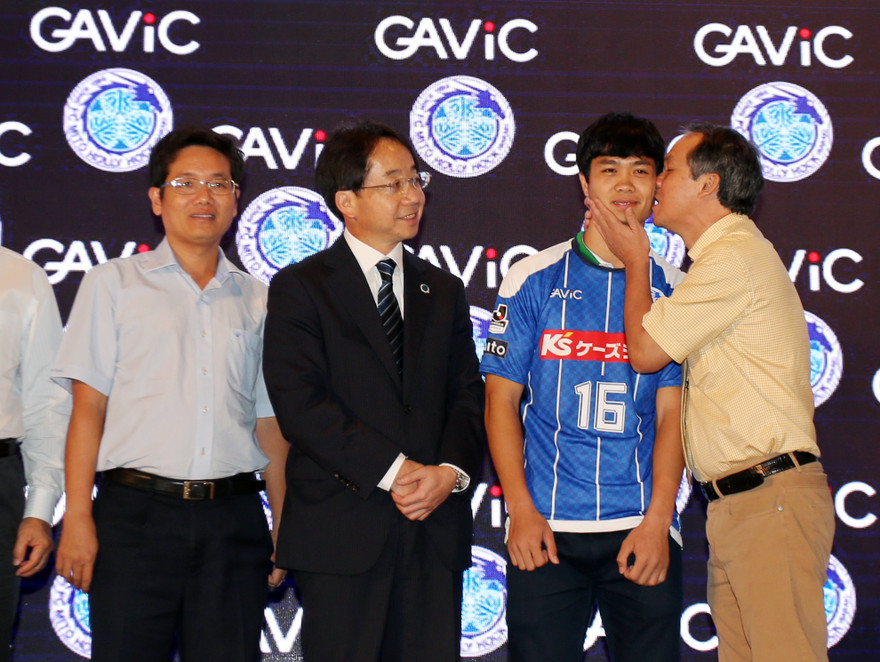 Bầu Đức đồng ý để Công Phượng tiếp tục gắn bó với Mito Hollyhock thêm 1 mùa giải nữa.