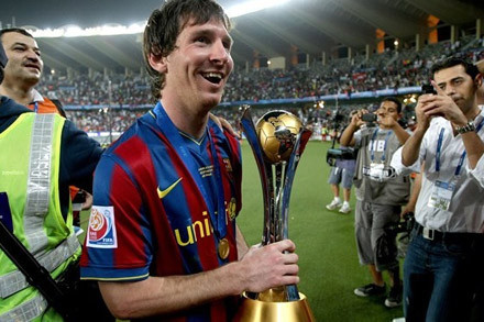 Messi phải nghỉ tập đi kiểm tra thận.