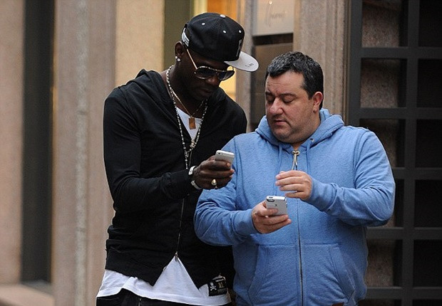 Siêu cò Raiola và Balotelli.