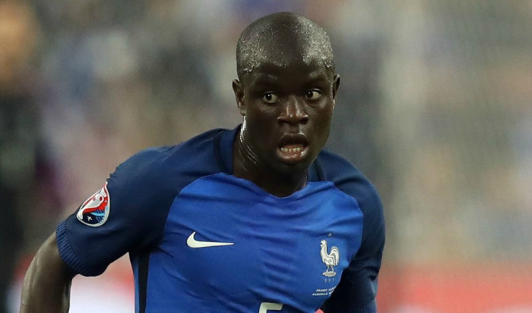 Kante vẫn rất cay cú HLV Wenger.